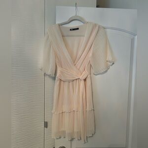 I am selling Zara Women’s mini, cream, comfy dress!!